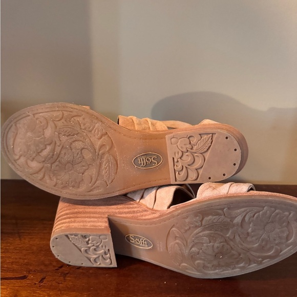 Sofft Women’s Samoa, Rose Taupe, Ruched Suede, Wedge Heeled Sandals size 8.5 - Picture 5 of 8